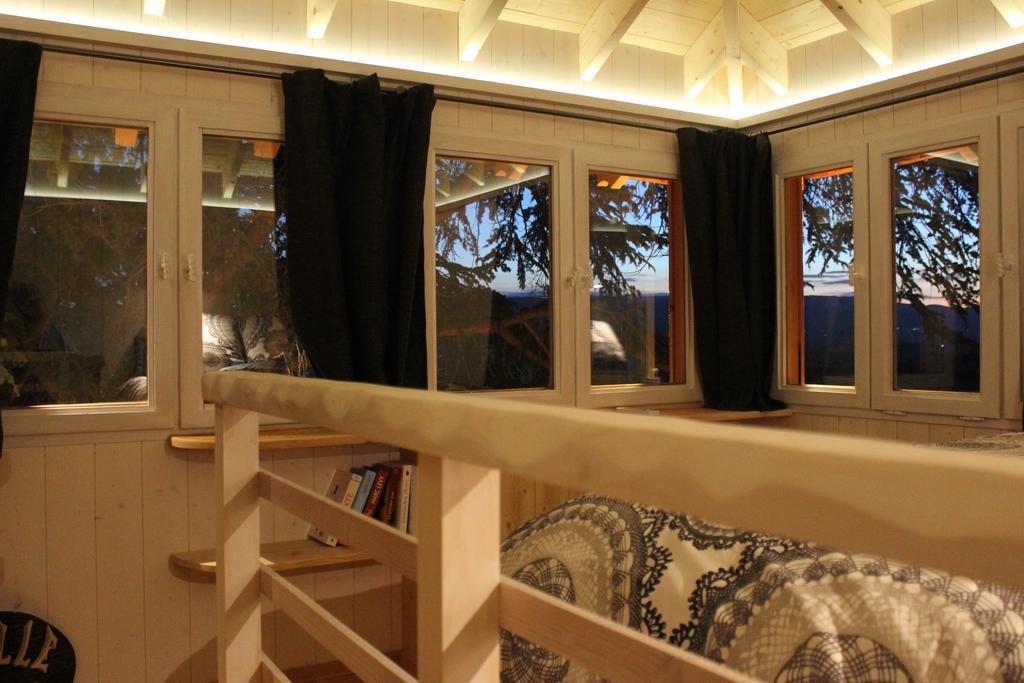 Bed and Breakfast Domaine Des Grands Cedres Cordelle Exterior foto