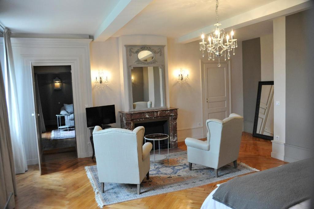 Bed and Breakfast Domaine Des Grands Cedres Cordelle Zimmer foto