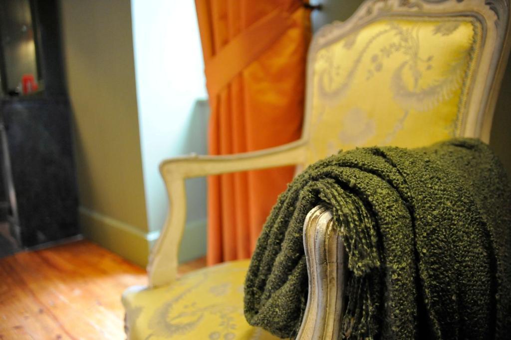Bed and Breakfast Domaine Des Grands Cedres Cordelle Zimmer foto