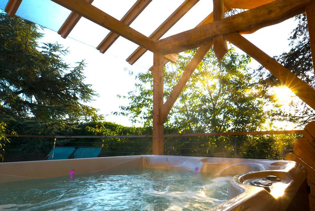 Bed and Breakfast Domaine Des Grands Cedres Cordelle Exterior foto