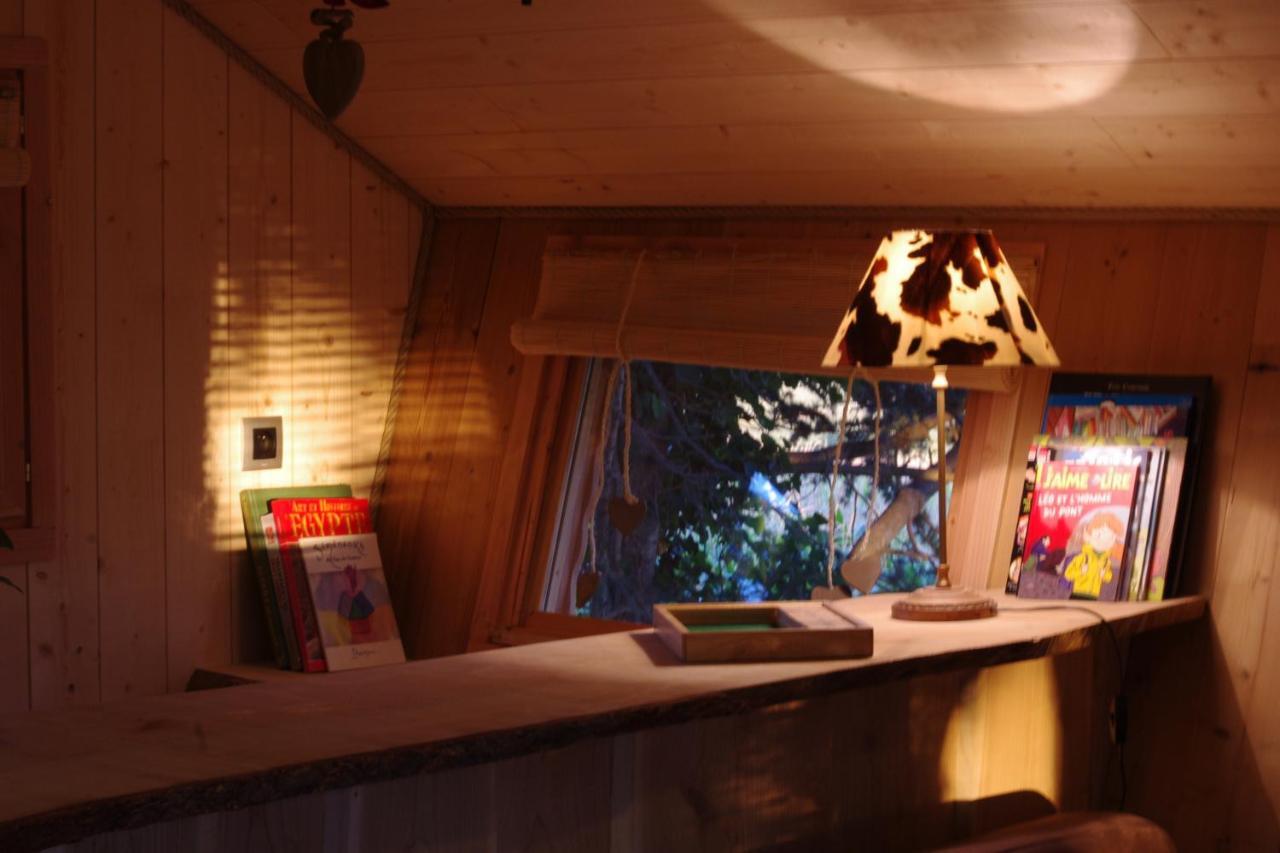 Bed and Breakfast Domaine Des Grands Cedres Cordelle Zimmer foto