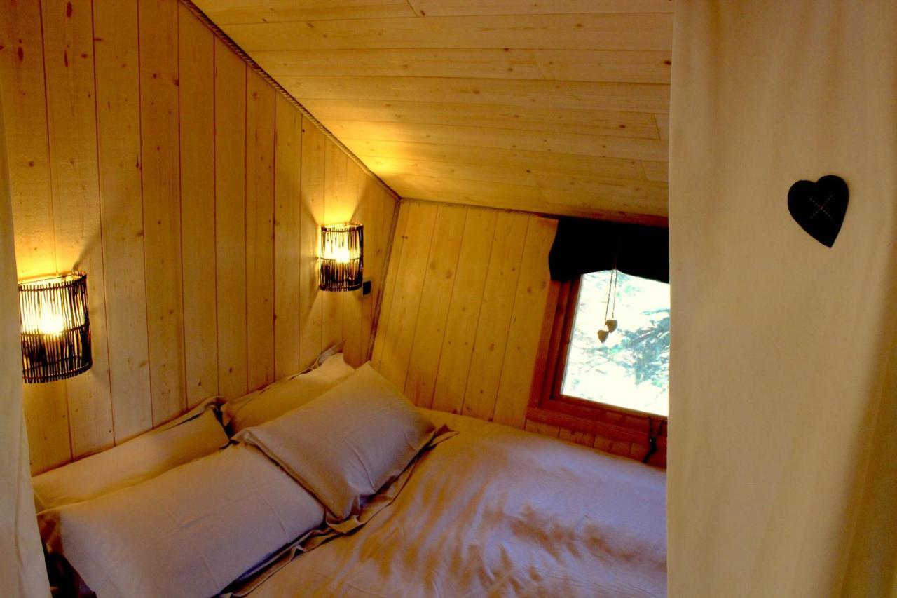 Bed and Breakfast Domaine Des Grands Cedres Cordelle Zimmer foto