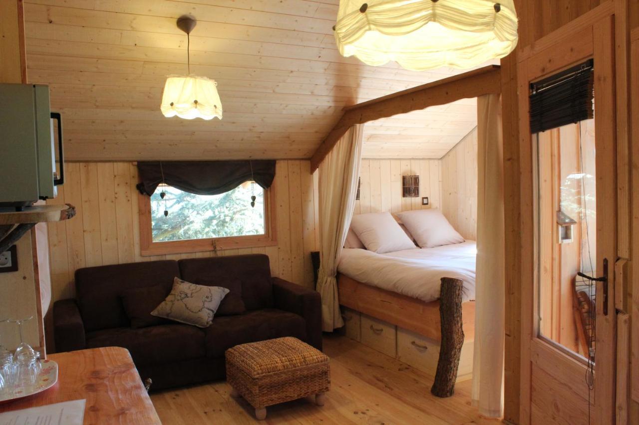 Bed and Breakfast Domaine Des Grands Cedres Cordelle Zimmer foto