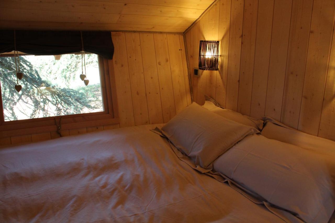 Bed and Breakfast Domaine Des Grands Cedres Cordelle Zimmer foto