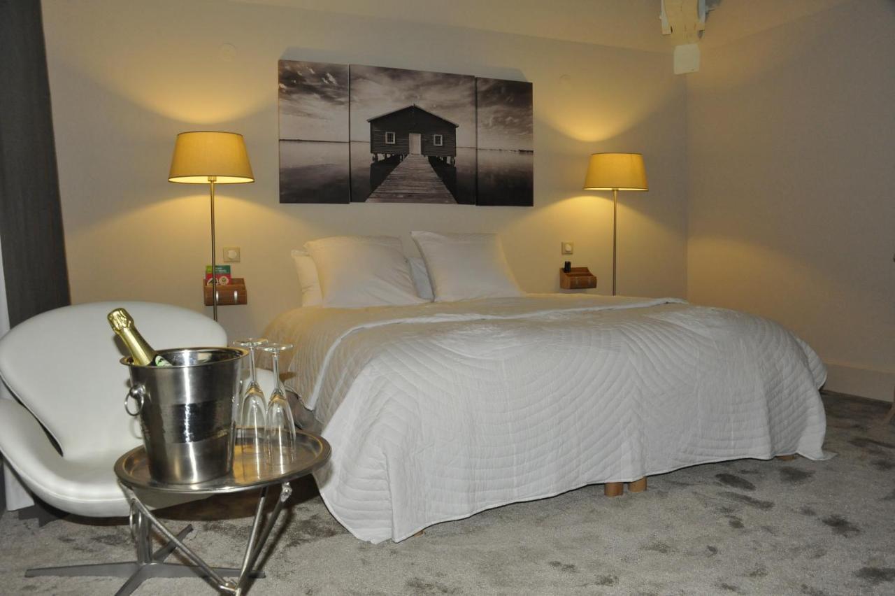 Bed and Breakfast Domaine Des Grands Cedres Cordelle Zimmer foto