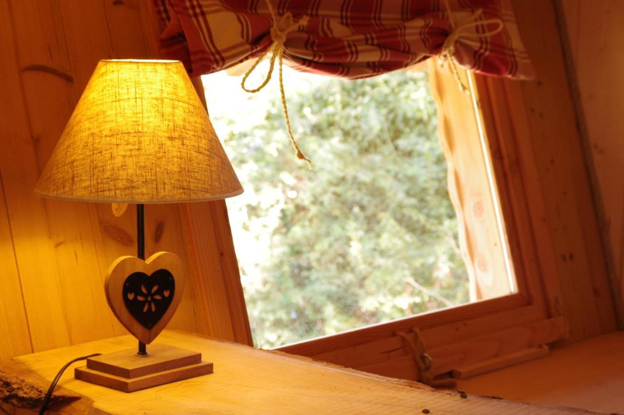 Bed and Breakfast Domaine Des Grands Cedres Cordelle Zimmer foto